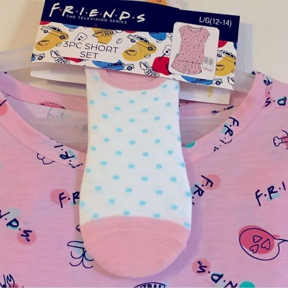 Friends Pajama Set 3Pc Top Shorts & Slipper Socks Sz Large 12-14 NWT Gorgeous - Picture 2 of 4